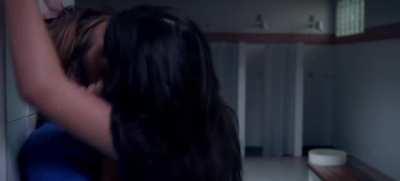 The cutest lesbian kiss