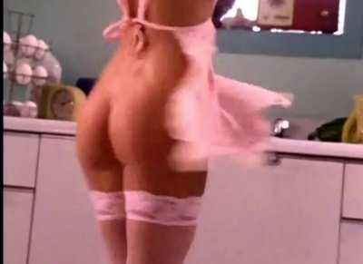 Jenny McCarthy. Domestic goddess! 1990’s