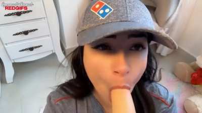 Já pensou se você fizesse o pedido de pizza e a sua entrega fosse por essa entregadora feito a nossa princesa Emanuelly Raquel? É de esquecer a pizza e mandar ver nessa entregadora gostosa. Um roleplay já disponível no Onlyfans por 50% off, Privacy 70% of