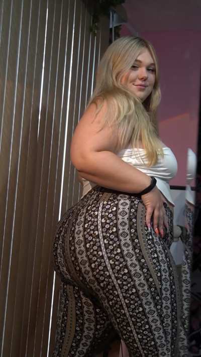 Pretty big for a a 5’2 white girl right?