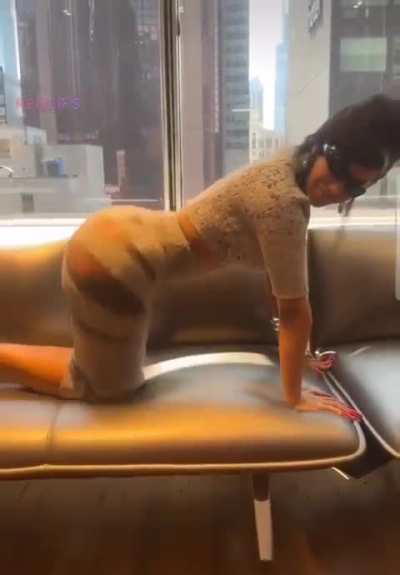 Join me on the couch get behind me baby 😉