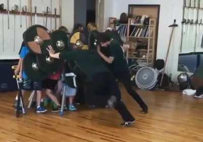 Тренировка юных росгвардейцев. Или как пиздить протестующих.