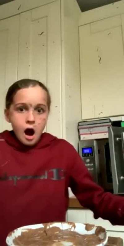 Making a chocolate bowl