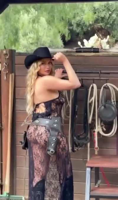 Sexy Cowgirl Mia