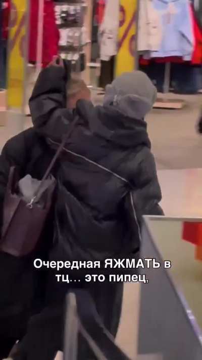 Mama bear had enough of her entitled cub