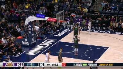 [Highlight] Westbrook looks to drive and casually loses the ball and turns it over