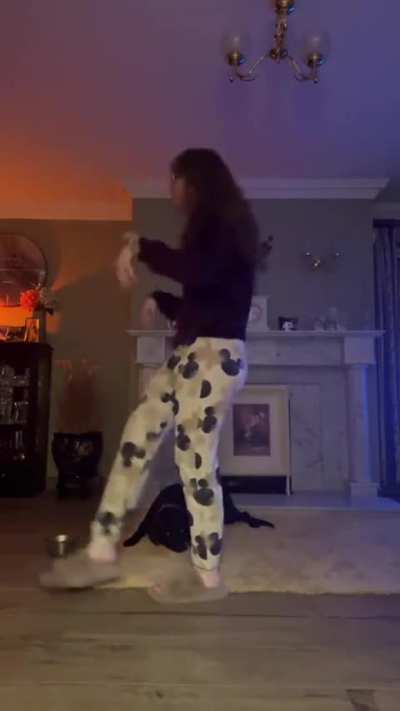 Wish she was wearing something better