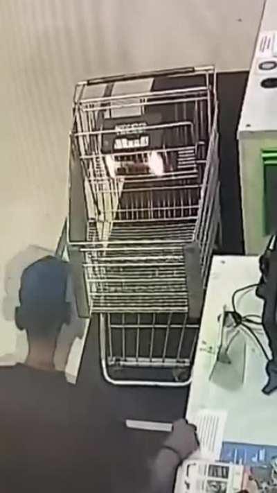 Letting a car battery's poles touch the metal cart