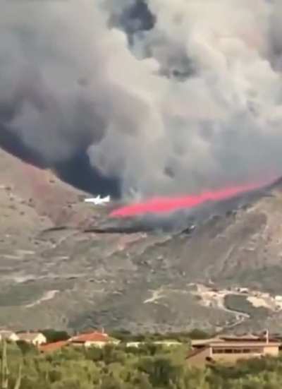 Impressive flying! Pilot drops fire retardant to try and prevent CA wildfires from spreading