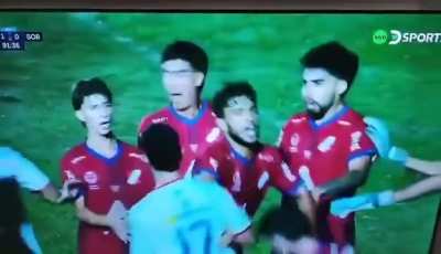 Soriano Capital e Paysandú Interior fizeram a final da divisão Litoral da Copa Nacional de Selecciones (Uruguai). Durante o jogo, Gómez, do Soriano, deu um soco no rosto do jogador do Paysandú