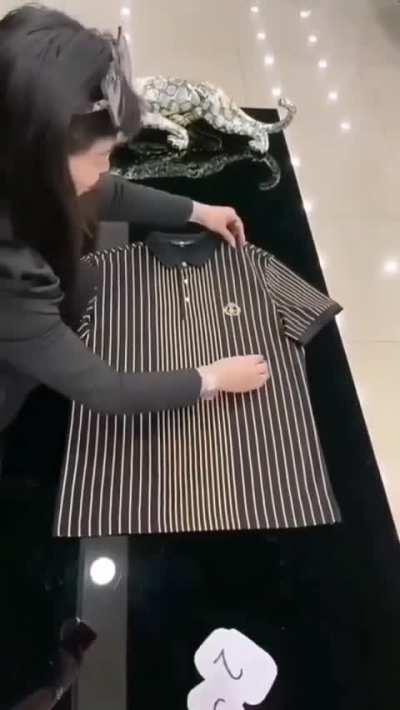 How to quickly fold a t shirt