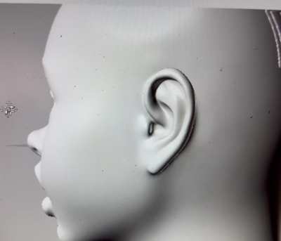 In Alana’s head, the red casing is adjusted and nothing sticks out. It’s good, it works on Alana, I could put it inside as well.