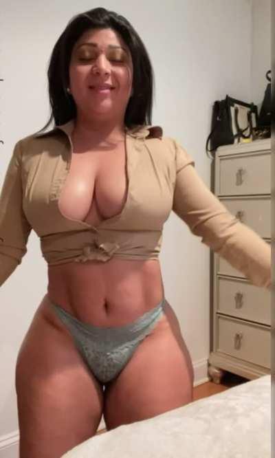 Hot Latina Mom Dancing