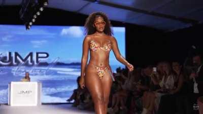 Amber Keaton @amber.cristinaa