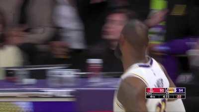 [Highlight] LeBron and Dillon Brooks trading buckets