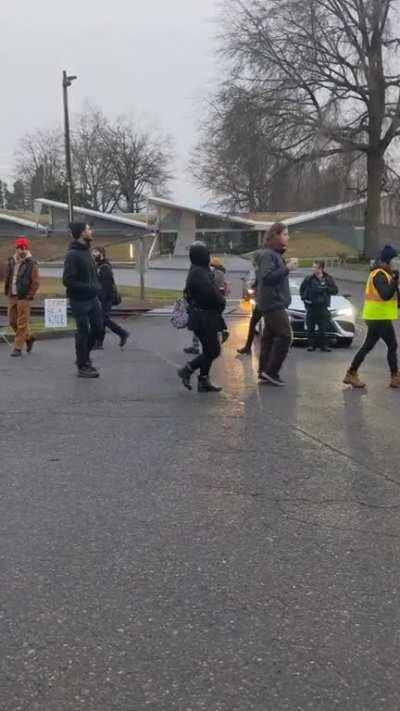 Crossing the picket line, Portland City Laborers on strike, day 3