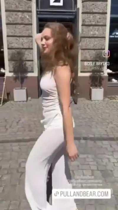 Wiktoria GÄsiewskaðð. Fajnie jej sterczÄ suteczki ð