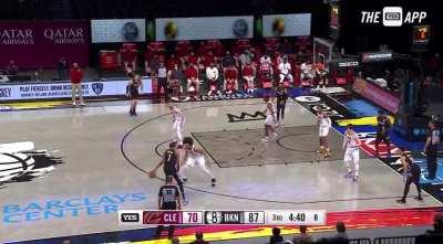 [Highlight] Durant stays perfect with a 3 over Allen