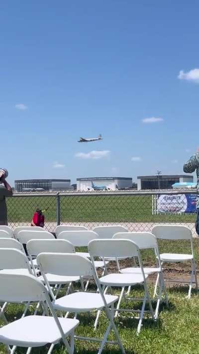 Cameraman missed THE shot