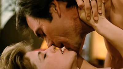 Older 40yr FBI informant guy seduces young 29yr thief gang member girl to obtain sensitive information for their capture