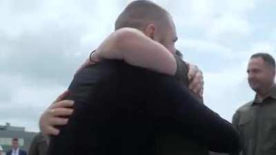 President Zelensky returns home from Turkey with some extra guests: Mariupol and Azovstal defenders Denys Prokopenko, Svyatoslav Palamar, Serhiy Volynsky, Oleh Khomenko, Denys Shleha.