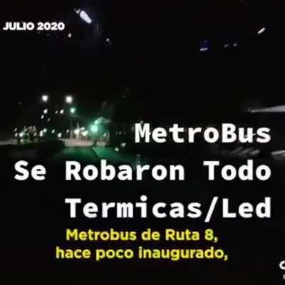 Se robaron las térmicas, cables y la instalación led del metrobus en San Martín