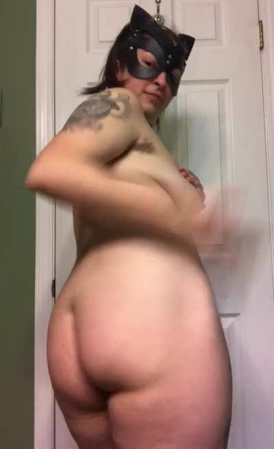 This little [F] kitten needs a spanking…