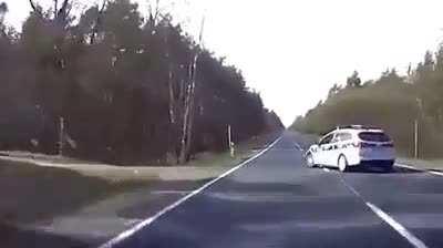 [Poland] Guy tries to overtake long line of cars