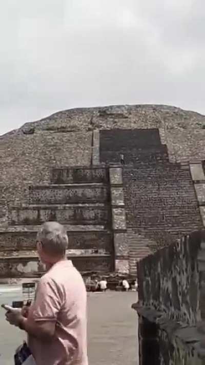 Active shooter at the pyramids of Teotihuacan in Mexico, man started shooting at tourists, early reports mention 2 dead and several wounded