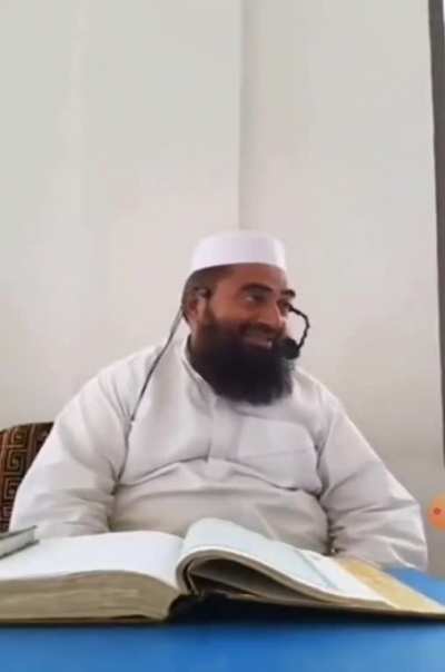 Maulvi talking about college girls 🤣