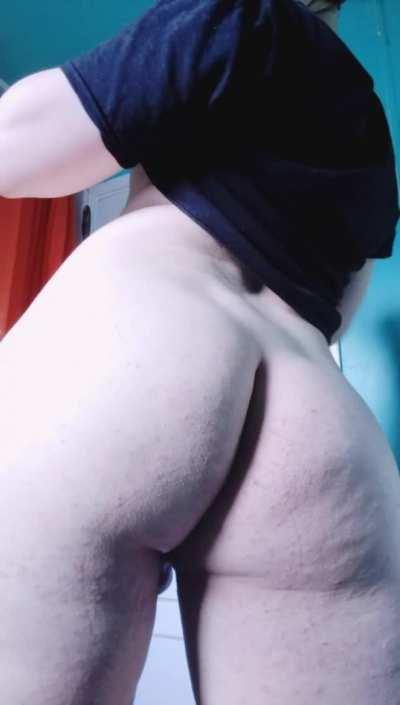 Breed my pale ass in the shower? ;o