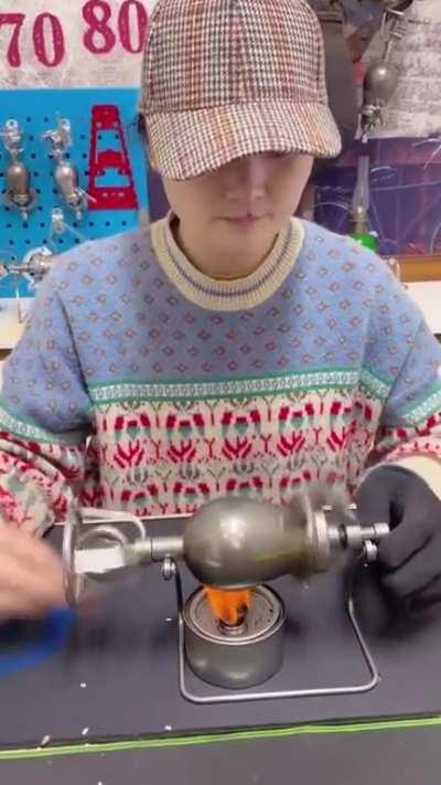 Retro machine doing puffed rice