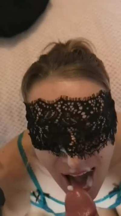 Knowing how many of you see me getting covered in cum every day really turns me on 🤤