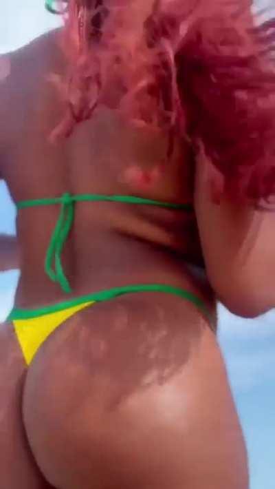 Larissa Nunes (Brazilian Actress)