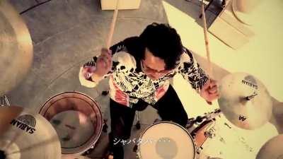 А вот вам японцев, которые, на удивление, не ёбаный пиздец, как это нынче у них принято, но настоящий МЕТАЛЛ старой школы. 