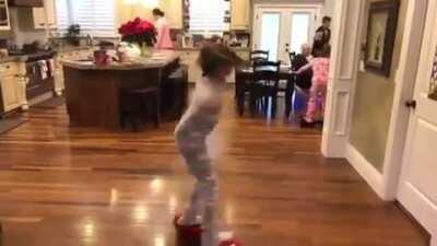 T-Pose girl joins the battle 🖐😳