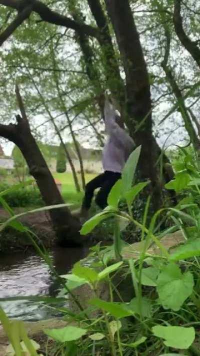 Julia wie immer geschmeidig wie eine Gazelle 😂… Instagram Story 24.05.21