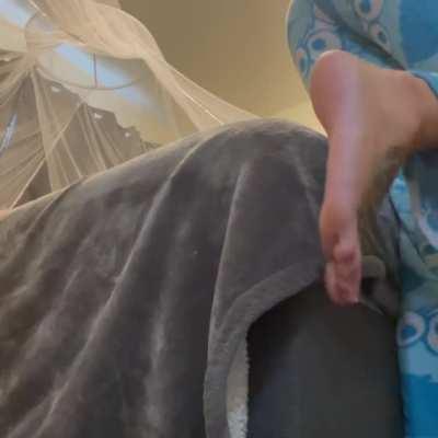 I can&rsquo;t believe I farted getting into bed!! Of&hellip;. Amy_farts