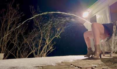 Outdoor power pissing #FirehoseFriday 💝