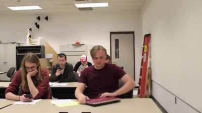 Você esquece que tava vendo a live do cap ontem