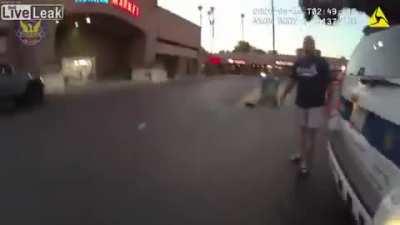 Phoenix Police Officer Shoots Man Charging With a Knife in a Parking Lot