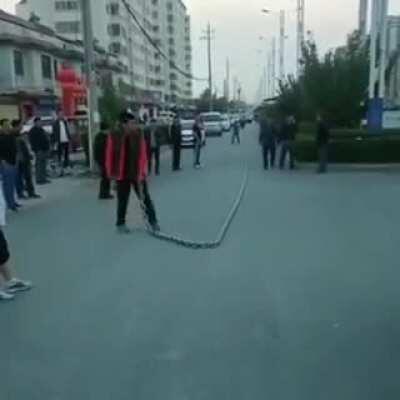 А если по ногам? Оторвет или поломает?