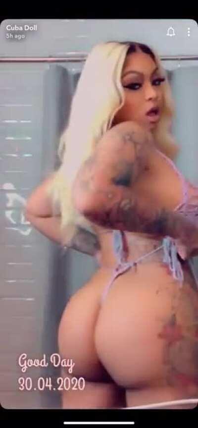 Cuban twerking on IG Story (Old)
