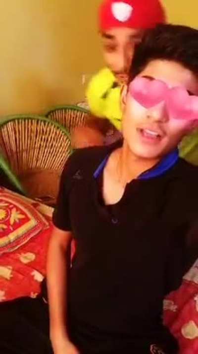 Out of context Shubman Gill  ( translation in comments) 