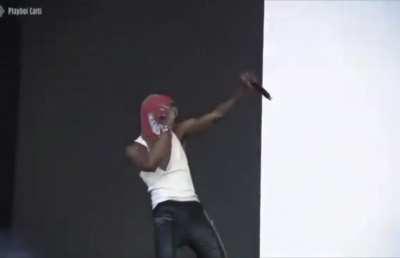 Carti was feeling Vamp Anthem💀💀Tf type of Dance move is this😭