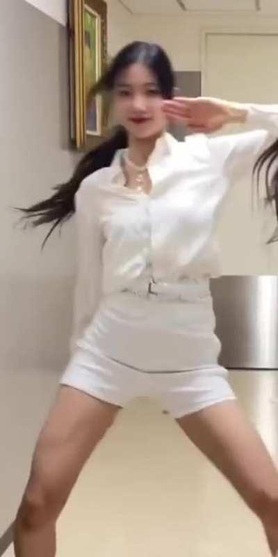 LE SSERAFIM - Kazuha & Yunjin 🍑🥵