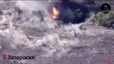 Destruction of a Russian self-propelled gun 2S3 Akatsiya and a KAMAZ 5350 truck in the Zaporozhye region by ukrainian HIMARS