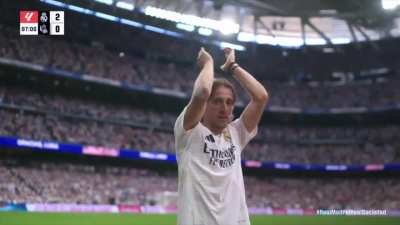 Luka Modric bids farewell to Bernabeu (full video)