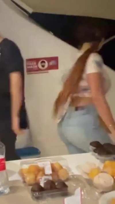 Wanna grab that ass??🍑🍑