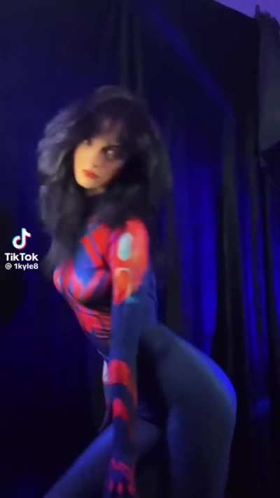 Love the 2099 cosplay 😍😩🥰